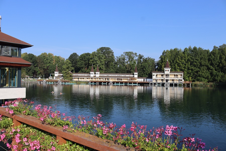 Thermalsee in Hévíz! Entspannung pur im aktiven Wellnessurlaub